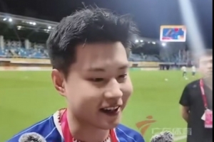 粤超赛事中，赵心童莅临深圳主场，为深圳与广州的对决开球并力挺深圳队鼓劲助威