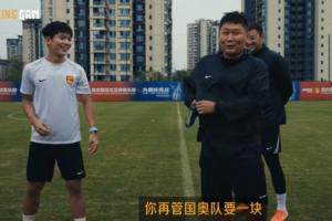 刘建业喜提亚运铜牌，笑称向余望：来，国奥队你也拿一枚吧！