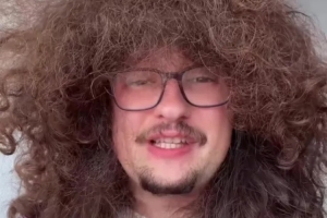 连续胜利挑战重重！长发球星两年未理发，目睹曼联史上最差阵容排名，历经五位教练