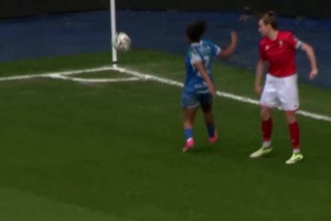 比利时女足联赛这一幕看的我脑瓜子嗡嗡的响