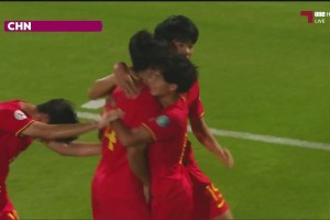 高空轰炸！李宇轩角球助攻，杨苡欢头球破门！U16男足扳平比分